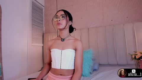 alizza_ online show from April 2026 11:40:02 AM