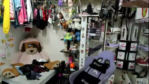 Snapshot of allsson_miller chatting on July 2026 08:33:01 PM allsson_miller online show from July 2026 08:33:01 PM