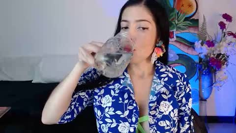 alma_art_ online show from November 2025 03:23:02 PM