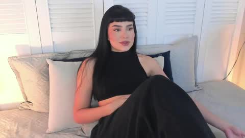 Mia online show from May 2026 03:19:01 PM