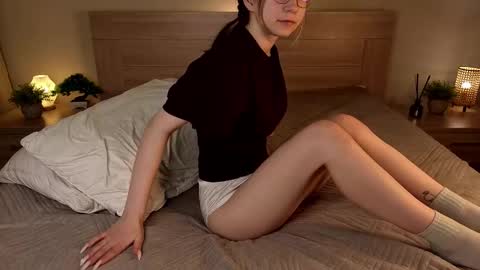 Alorenna online show from March 2026 04:01:01 PM