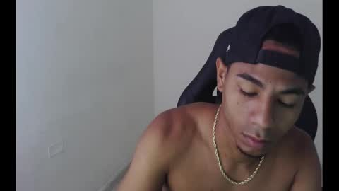 alphas_latins online show from April 2026 05:02:01 PM