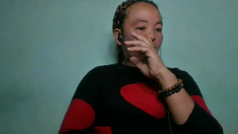 Snapshot of alypierette chatting on June 2026 07:07:01 PM alypierette online show from June 2026 07:07:01 PM