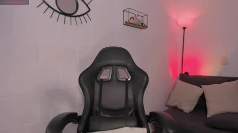 Alyson online show from April 2026 01:22:01 PM