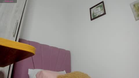 Snapshot of amaia_mendoza chatting on June 2026 11:35:01 PM Amaia Mendoza online show from June 2026 11:35:01 PM