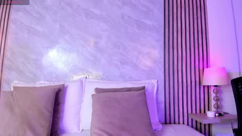 Luisa online show from April 2026 03:04:02 AM