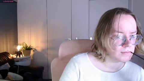 Snapshot of amanda_butlerr chatting on May 2026 10:53:02 AM Hi im Amanda online show from May 2026 10:53:02 AM