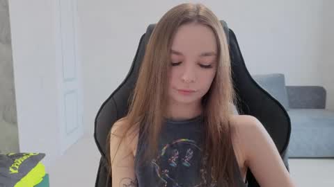 Snapshot of amaneli chatting on May 2026 11:41:02 AM Mila online show from May 2026 11:41:02 AM