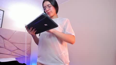 amara velle  online show from April 2026 01:41:01 PM