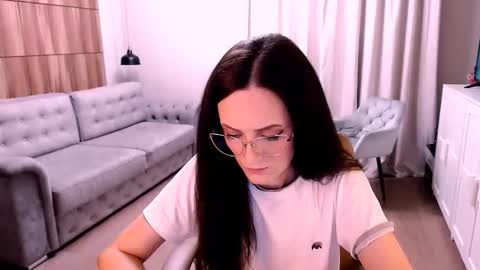 Izza online show from November 2025 10:48:01 AM