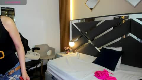 Ambar Ross online show from April 2026 02:03:02 PM