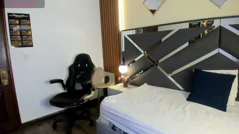 Ambar Ross online show from April 2026 01:27:02 PM