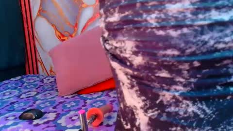 ambarsmit69 online show from April 2026 01:05:02 PM