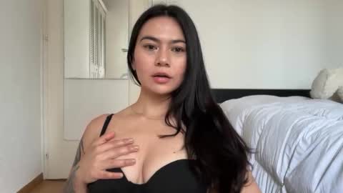 Snapshot of amberclaark chatting on April 2026 12:11:02 PM Yess online show from April 2026 12:11:02 PM