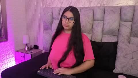 AMELIA CASTELL  online show from April 2026 01:25:02 PM