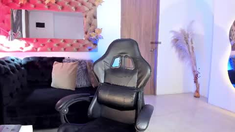 Snapshot of amelyamann chatting on June 2026 12:19:01 PM online show from June 2026 12:19:01 PM