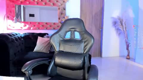 Snapshot of amelyamann chatting on June 2026 12:58:01 PM online show from June 2026 12:58:01 PM