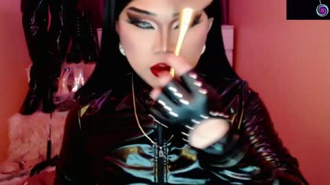 Queen Mireska online show from April 2026 05:06:02 PM