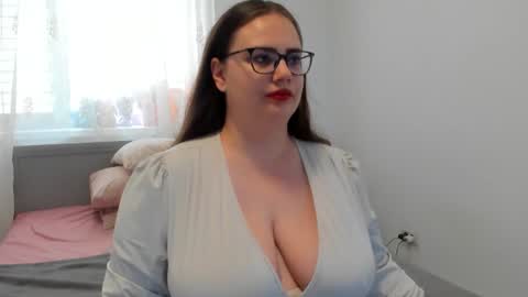 Snapshot of amiravyxen chatting on July 2026 07:43:01 AM Amira Vyxen online show from July 2026 07:43:01 AM