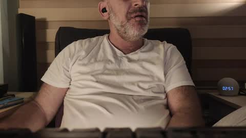 AmorLin online show from April 2026 11:57:02 PM