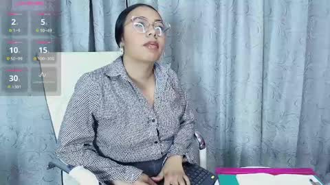 Emy Noa  online show from April 2026 01:32:01 AM