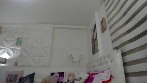 Snapshot of amy_queents chatting on October 2025 12:04:01 AM Amy Caroland online show from October 2025 12:04:01 AM