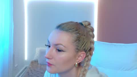 anaayss online show from March 2026 06:08:02 AM