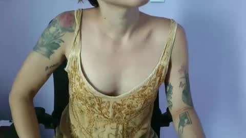 anabelucci_ online show from April 2026 12:08:02 PM
