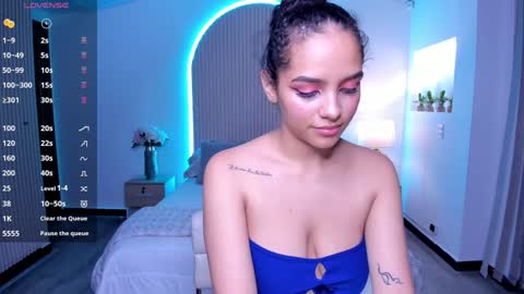 Snapshot of anahi_curlie1 chatting on December 2024 03:50:02 AM Anahi Curlie online show from December 2024 03:50:02 AM