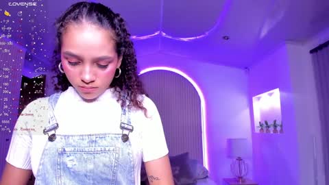 Snapshot of anahi_curlie1 chatting on January 2025 10:06:02 AM Anahi Curlie online show from January 2025 10:06:02 AM