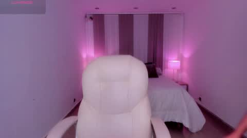 Snapshot of anahi_curlie1 chatting on February 2025 02:55:02 AM Anahi Curlie online show from February 2025 02:55:02 AM