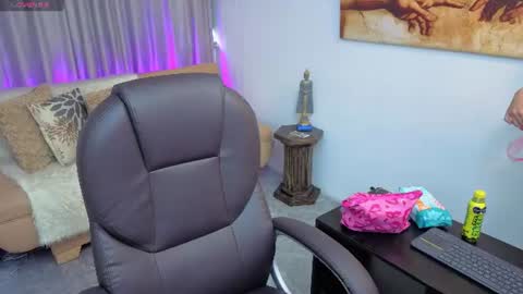 Snapshot of anahi_estrada chatting on June 2026 11:53:01 AM Anahi online show from June 2026 11:53:01 AM
