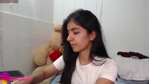 Anahi Browns online show from November 2025 07:40:02 PM