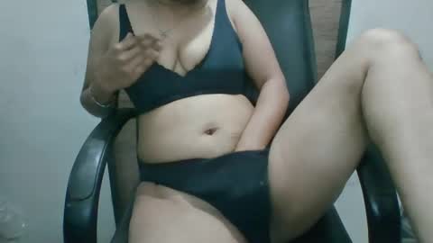 Snapshot of anamikaa_love chatting on April 2026 05:07:01 PM Anamika online show from April 2026 05:07:01 PM