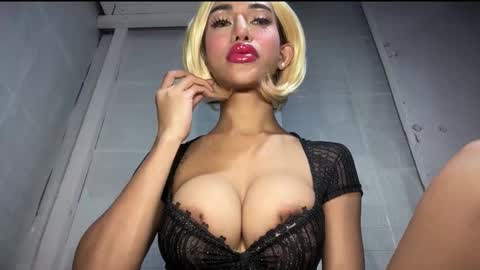 Snapshot of anawalters chatting on December 2025 10:37:02 PM anawalters online show from December 2025 10:37:02 PM