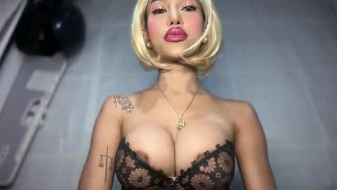 Snapshot of anawalters chatting on December 2025 12:51:02 AM anawalters online show from December 2025 12:51:02 AM