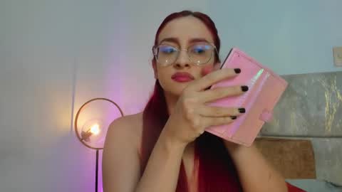 Andra Cyrus online show from October 2025 11:41:02 AM