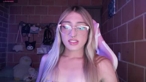 Andrea  online show from May 2026 05:40:01 PM