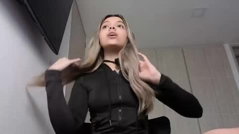 andreau 19 online show from April 2026 03:19:02 PM