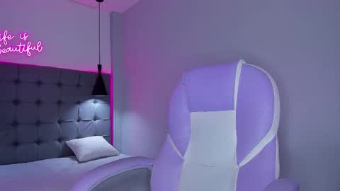 Snapshot of andres1_8 chatting on November 2025 02:13:01 AM IM ANDRES online show from November 2025 02:13:01 AM