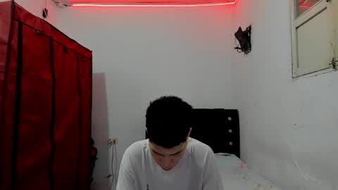 andrew_2811 online show from April 2026 10:54:02 AM