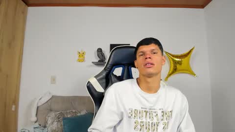 andrew_thopsom online show from January 2026 01:03:01 PM