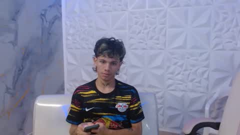 andy_dan1 online show from April 2026 08:31:01 PM