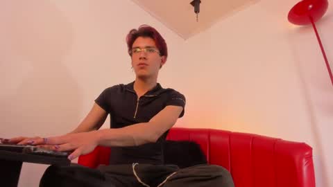 andy_dluxe online show from May 2026 11:51:02 AM
