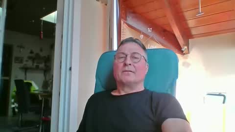 Snapshot of andybayern chatting on March 2026 12:01:02 PM andybayern online show from March 2026 12:01:02 PM