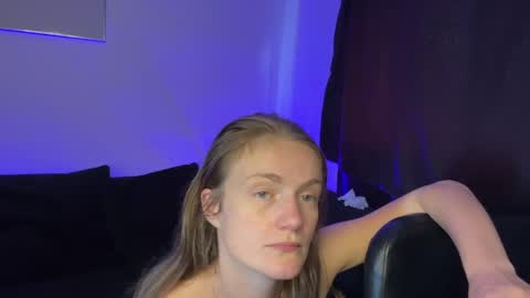 Snapshot of andyzuzka chatting on April 2026 04:04:02 PM andyzuzka online show from April 2026 04:04:02 PM