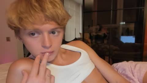 angel_andreww online show from April 2026 08:10:01 PM