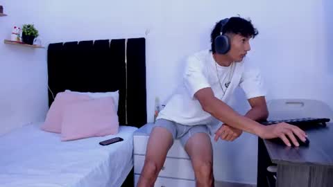 angel_boy0 online show from July 2026 08:15:01 PM