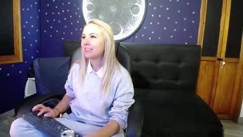 Snapshot of angel_white25 chatting on December 2025 03:15:02 AM Angel online show from December 2025 03:15:02 AM