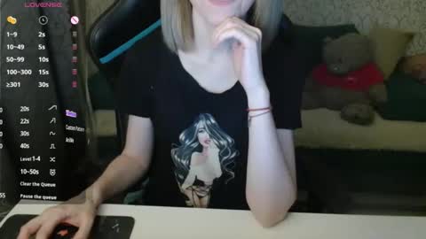 Snapshot of angelcute32 chatting on November 2025 03:57:01 PM AngelCute32 online show from November 2025 03:57:01 PM